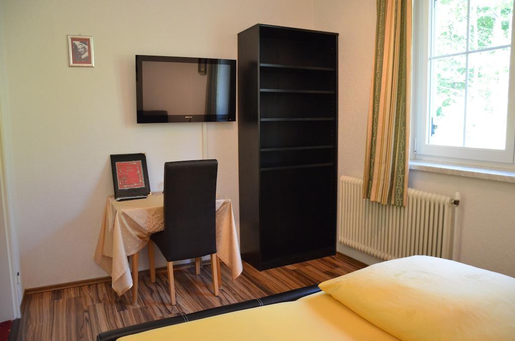 Villa Desiree - Hotel Garni - Adults Only Villach Room photo
